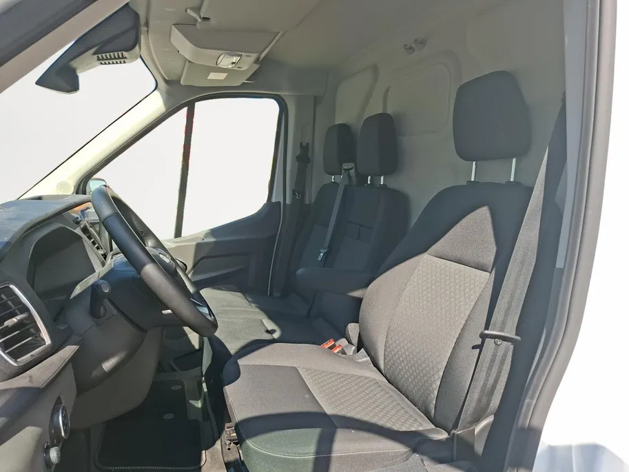Ford Transit 350 2.0 TDCI L3H2 Trend 130 pk l BPM VRIJ! | Navigatiesysteem| 12' scherm | Trekhaak | Voorruitverwarming l 3-zits | All seasonbanden | Laadruimtebescherming