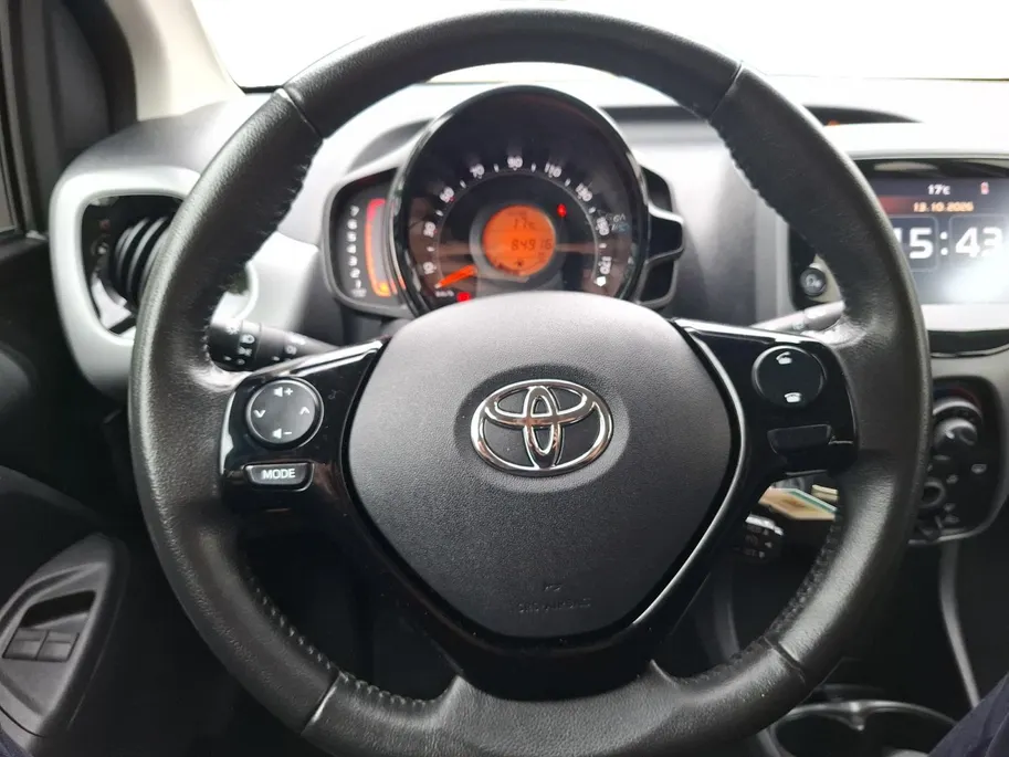 Toyota Aygo 1.0 VVT-i x-play | ACHTERUITRIJCAMERA | 5 DEURS | TELEFOON | AIRCO | ELEKTRISCHE RAMEN |