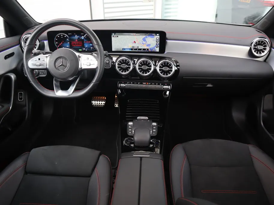 Mercedes-Benz CLA Shooting Brake 250 e AMG Line l Stoelverwarming l Achteruitrij camera l Ambiente lichtpakket
