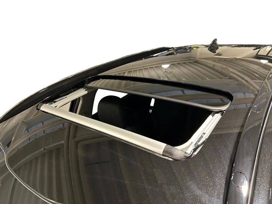 Kia Niro 1.6 GDi Hybrid DynamicPlusLine | Navigatiesysteem | Apple Carplay / Android Auto | Licht + Regensensor | Stoel + Stuurverwarming| Elektrisch bedienbaar Schuifdak | Elektrische Achterklep | Parkeersensoren Voor + Achter | Cruise Control Adaptief | Rijstroo