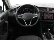 Volkswagen Tiguan 1.4 TSI eHybrid 245pk DSG Life Business · Camera · Inklap. Trekhaak · Stuur- & Stoelverwarming · Apple/Android Car Play · Elek. Achterklep ·