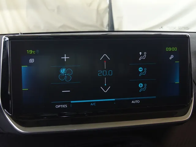 Peugeot e-208 EV GT 50 kWh
