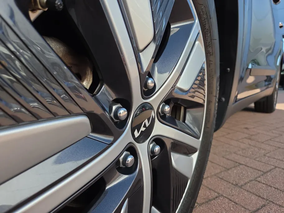 Kia Niro 1.6i Hybrid ExecutiveLine | Automaat | 1e Eigenaar | Dealer onderhouden | JBL | Schuif-/kanteldak | Cruise Control Adaptief | Leder | Stoelverwarming en verkoling | LM Velgen | Carplay | Camera | FabriekGarantie tot 2032