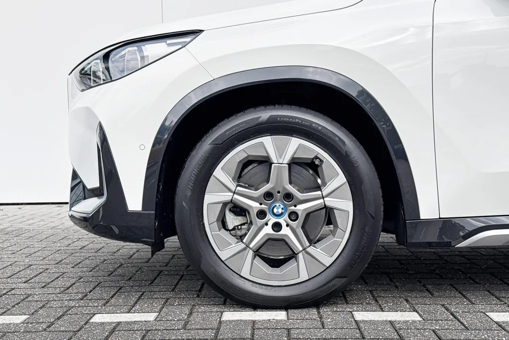 BMW iX1 xDrive30
