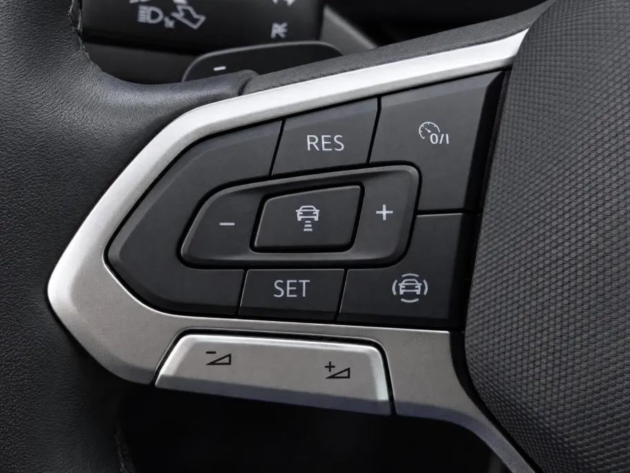 Volkswagen Tiguan 1.5TSI/150PK Life Business · Navigatie · Stoelverwarming · Apple/Android Car Play · Camera + Parkeersensoren · Garantie t/m 15-02-2027 of 100000km.