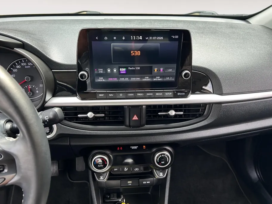 Kia Picanto 1.0 DPi DynamicPlusLine | Apple Carplay / Android Auto | Navigatiesysteem | Lichtsensor | Parkeersensoren + Camera Achter | Cruise Control | Climate Control | 15' Lichtmetalen Velgen