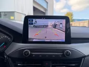 Ford Focus Wagon 1.0 EcoBoost Hybrid ST Line Style | Dealer onderhouden | NL auto | Winter pack | Trekhaak | Navigatie | Apple carplay & Android auto | Parkeersensoren voor en achter | Achteruitrijcamera | Cruise control | Draadloos opladen mobiel | Privacy glas | B