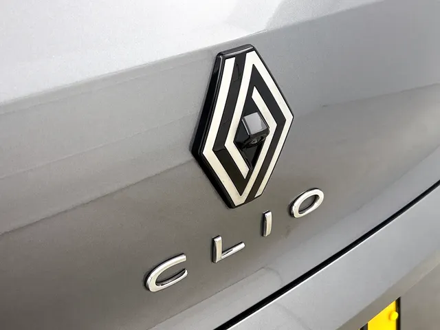 Renault Clio TCe 90PK GPF evolution | CAMERA | NAVI | DEALER ONDERHOUDEN | STOEL VERWARM. | PARK. SENSOREN | CARPLAY