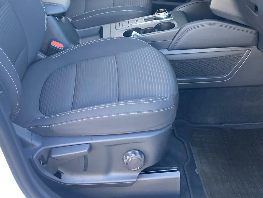 Ford Kuga 2.5 PHEV 225 pk Titanium Navigatie-Draadloos opladen-achteruitrijcamera-parkeersensoren