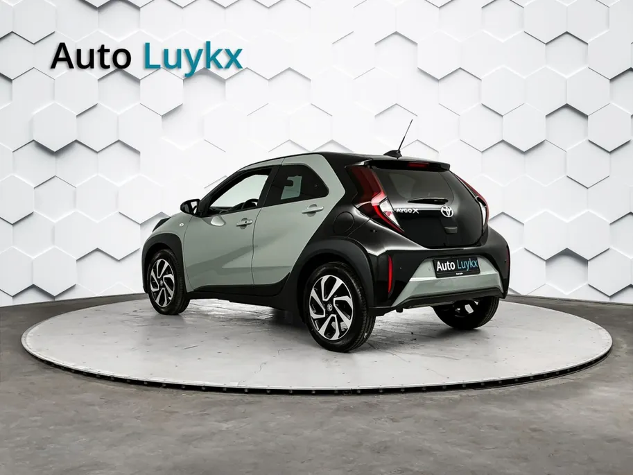 Toyota Aygo X 1.0 VVT-i S-CVT Pulse Plus Automaat | Keyless Entry | Parkeersensoren voor + achter | 17'' L.M. Velgen