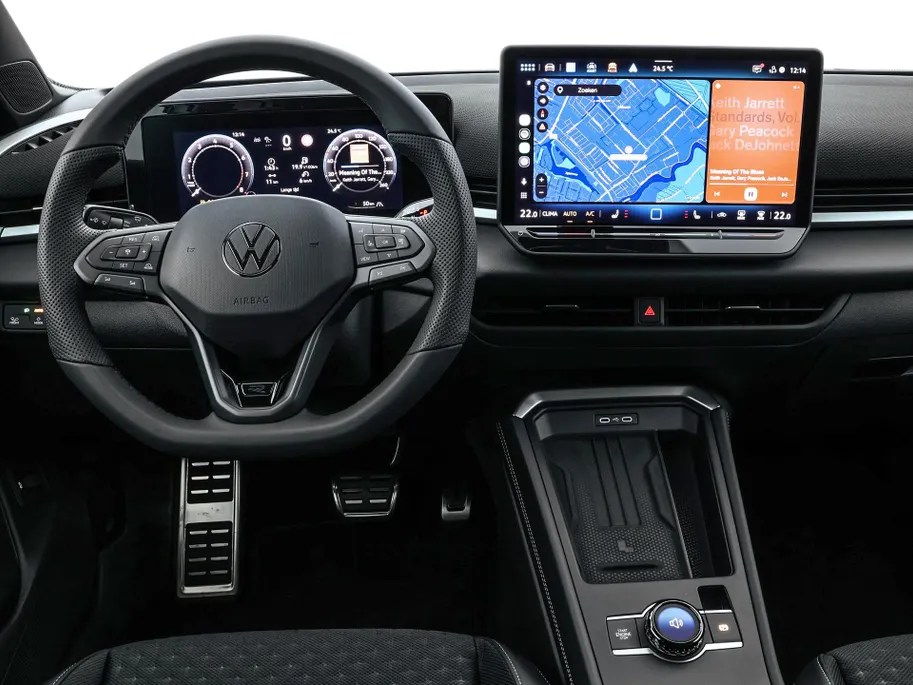 Volkswagen T-Roc R-Line First Edition 1.5 eTSI 150 PK 7 versn. DSG · Electrische achterklep · Achteruitrijcamera · Draadloze telefoonlader · Voorraad OUTLET · Prijs is inclusief inruilpremie ·