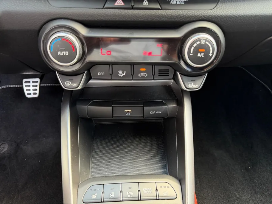 Kia Stonic 1.0 T-GDi MHEV GT-Line 1e Eigenaar | Dealer onderhouden | Stoel & Stuurverwarming | Navigatie | Apple CarPlay & Android Auto | Camera | Metallic lak | Fabrieksgarantie t/m 22-06-2030 + 3x 1 jaar* | NAP