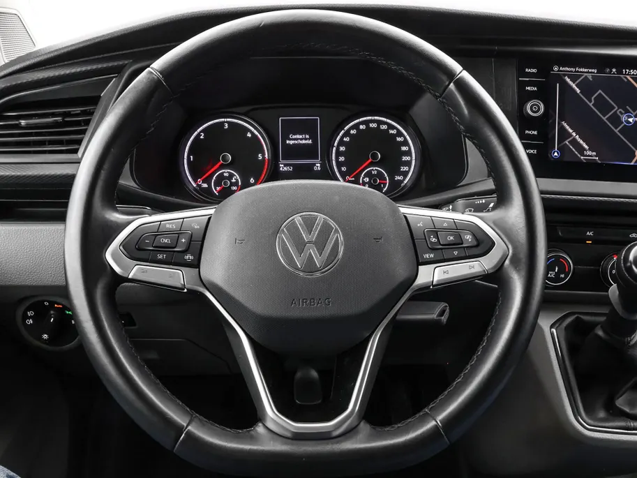 Volkswagen Bedrijfswagens Transporter 2.0 TDI L1H1 28 · Camera · Trekhaak · Apple/Android Car Play · Navigatie · Cruise Control · Vloerplaat · 16'' Inch · Garantie t/m 01-04-2028 of 100.000km