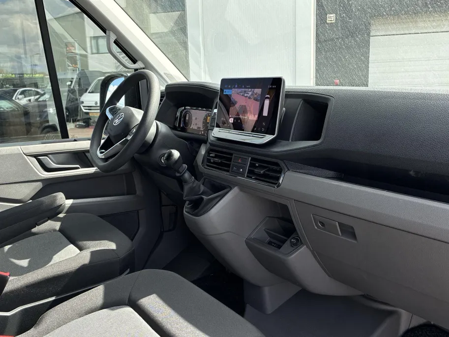 Volkswagen Bedrijfswagens Crafter Bedrijfswagens 35 Trendline 2.0 TDI 140pk L3H3 · 18' LM velgen · Trekhaak · Sidebars · Achterdeurspoiler · Voorspoiler · Camera · Apple/Android Car Play · Navigatie