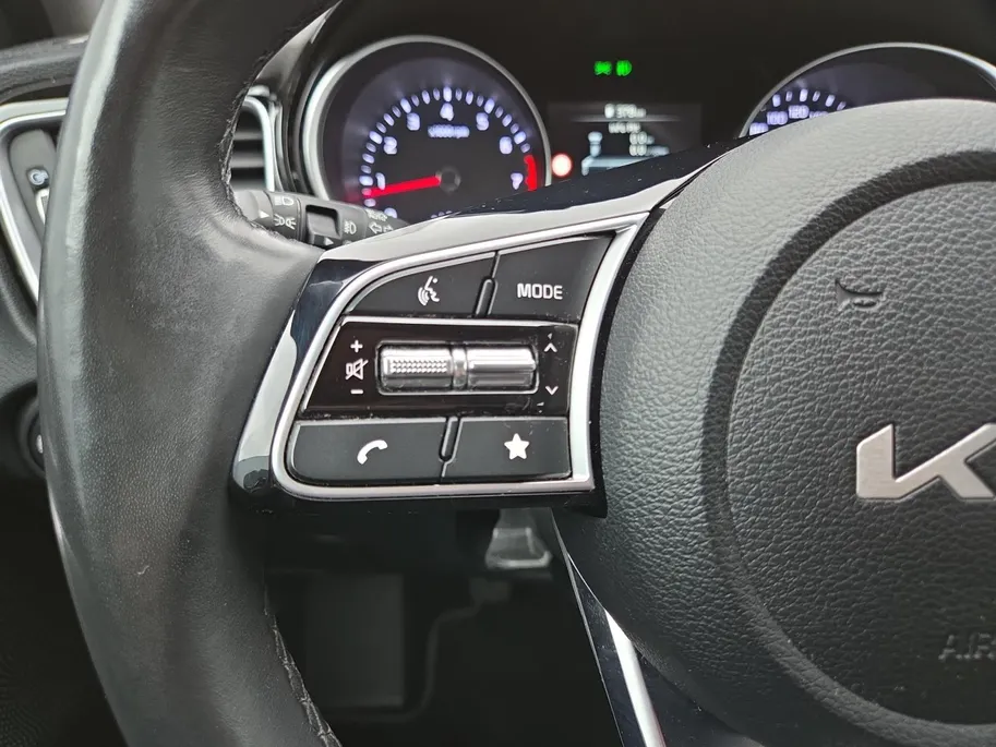 Kia Ceed Sportswagon 1.5 T-GDi DynamicPlusLine 160 PK | Dealer onderhouden | Fabrieksgarantie | Camera | Carplay | Cruise Control Adaptief | stoelverwarming | NAP | 12 Maanden BOVAG Garantie |