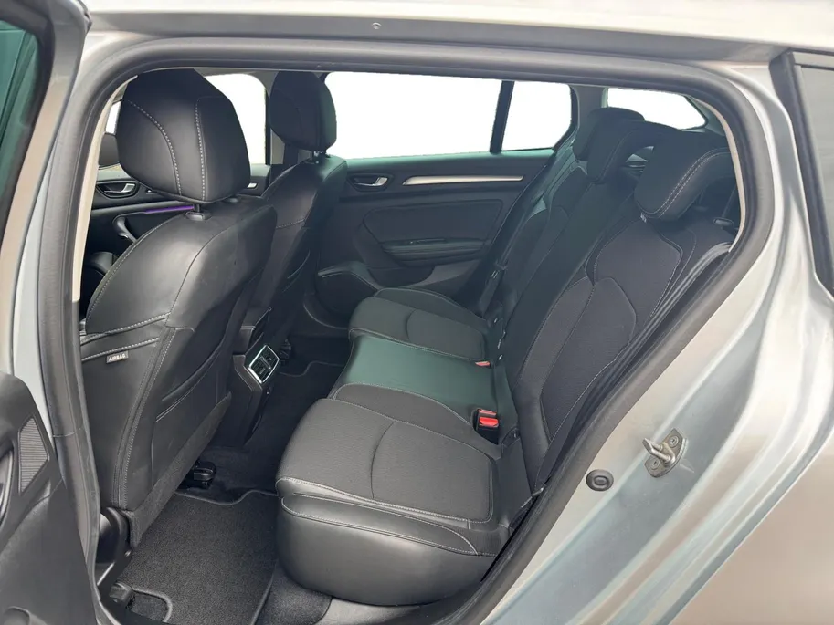 Renault Mégane Estate 1.3 TCe 140 Techno | AUTOMAAT | NAVI | Climate | CAMERA | CRUISE CONTROLE | APPLE CARPLAY / ANDROID AUTO | TREKHAAK (TREKGEWICHT 1750KG)