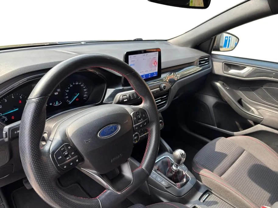 Ford Focus 1.0 EcoBoost ST Line Business 125PK | Winter Pack | Comfort Pack | Privacy Glass | Climate Control | Keyless Entry