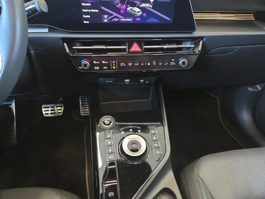 Kia Niro EV ExecutiveLine 64.8 kWh Accu 100% | Meest luxe uitvoering | Schuif/kantel dak | Dodehoek Detectie | Cruise Control Adaptief |  Head up Display | Stoelverwarming en Ventilatie | Harmen / Kardon | camera | Carplay & Android | Fabrieksgarantie t/m 19-06-2031