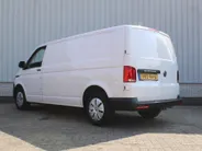 Volkswagen Transporter 2.0 TDI L2H1 28 Comfortline | 3-zits | Airco | Cruise | PDC | Apple Carplay | Android Auto | Volledig betimmerd |