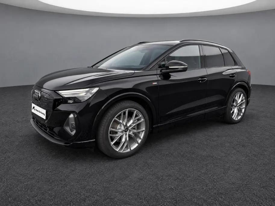 Audi Q4 e-tron 45 quattro 286pk S Edition 82 kWh · Trekhaak · 21'' Velgen · Apple/Android Car Play · Camera · Stoelverwarming ·