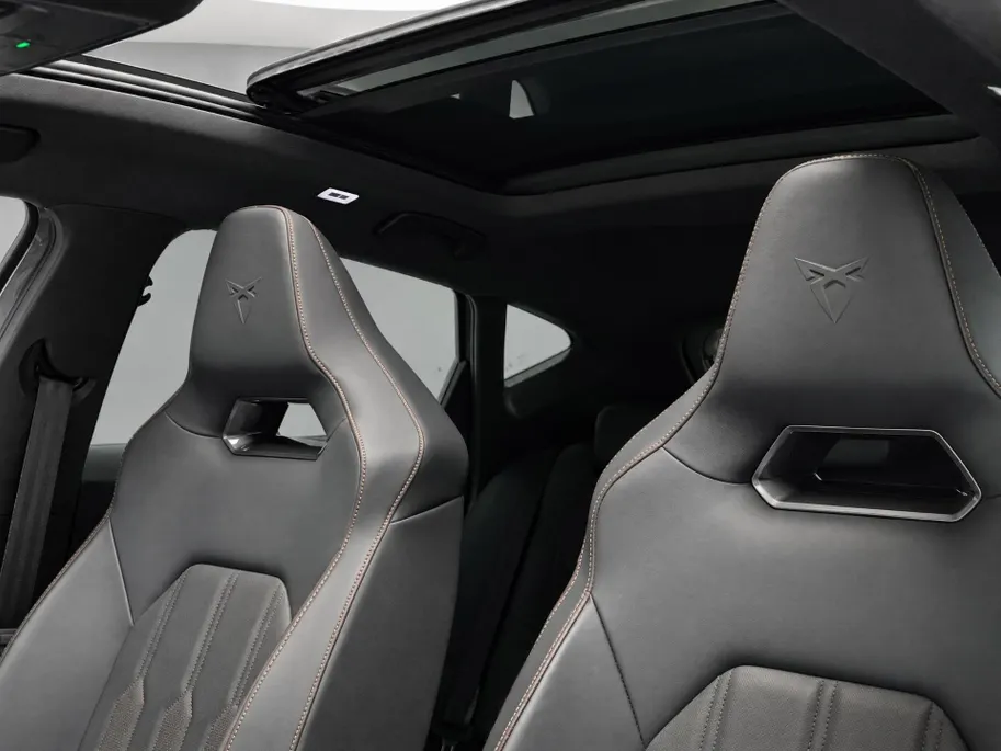 CUPRA Formentor 1.4e-Hybrid 180kW/245PK VZ · Panoramadak · Trekhaak · 360°Camera + Parkeersensoren