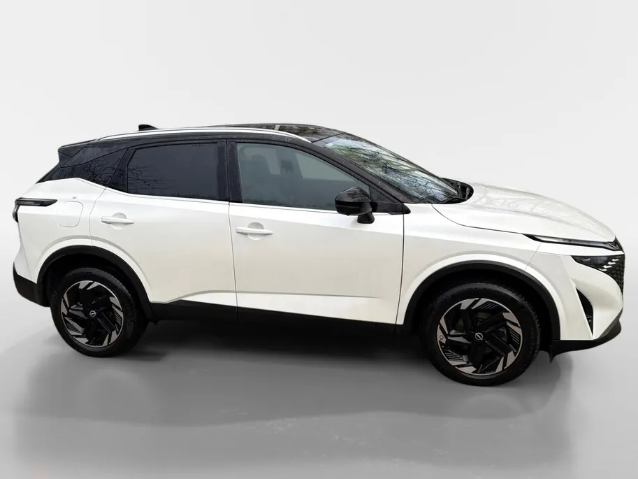 Nissan QASHQAI 1.3 MHEV Xtronic N-Connecta Apple Carplay/Android Auto , airco (automatisch) , cruise control adaptief met Stop&Go en stuurhulp , elektrisch bedienbare achterklep met sensorsturing , navigatiesysteem , panoramadak , voorstoelen verwarmd en stuur , rondomz