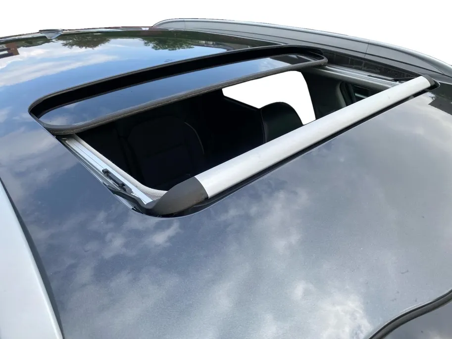 Kia e-Niro DynamicPlusLine 64 kWh | Climate control | Navigatie | Parkeercamera | Stoel + stuurverwarming | Keyless | Schuif-kanteldak | Line assist |