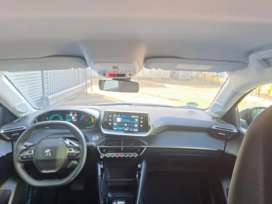 Peugeot e-208 EV Active Pack 50 kWh | Cruise control | Navigatiesysteem | Keyless start | DAB | LM Velgen | 100% Elektrisch | SOH 95,6 %