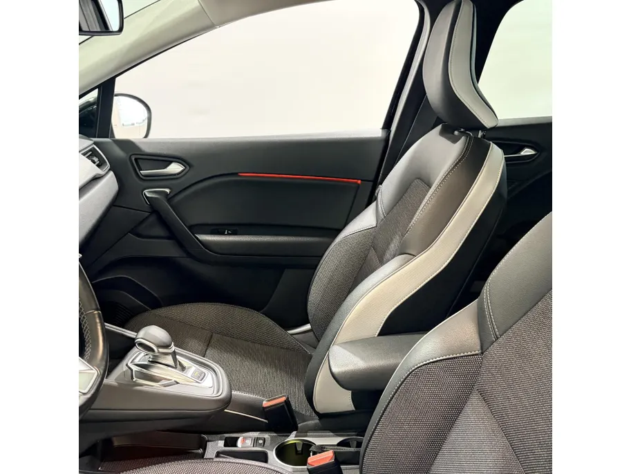 Renault Captur 160PK E-Tech Plug-in Hybrid Edition One Automaat | 360 Camera | 9,3' Navi  | Cruise Control | Climate Control | Apple CarPlay/Android Auto | Lichtmetalen Velgen | Full LED | Licht & Regen Sensor |