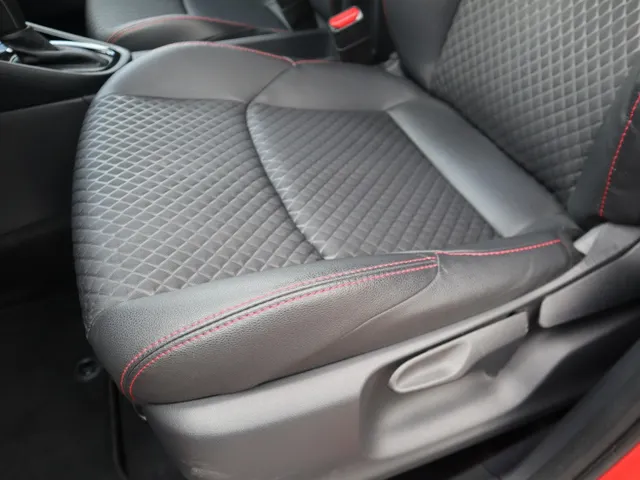 Toyota Yaris 1.5 Hybrid Launch Edition Bi-tone | JBL | Blindspot