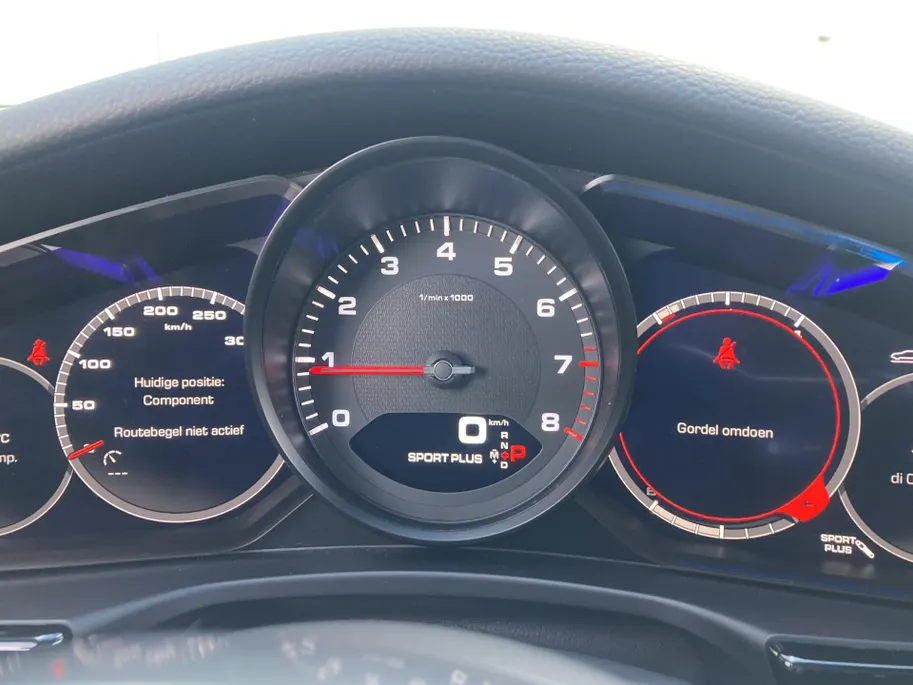 Porsche Panamera Sport Turismo 4 - 3.0 331 pk Sport Chrono - Panoramadak - Stoelverwarming  - Luchtvering - 21 inch lichtmetalen velgen