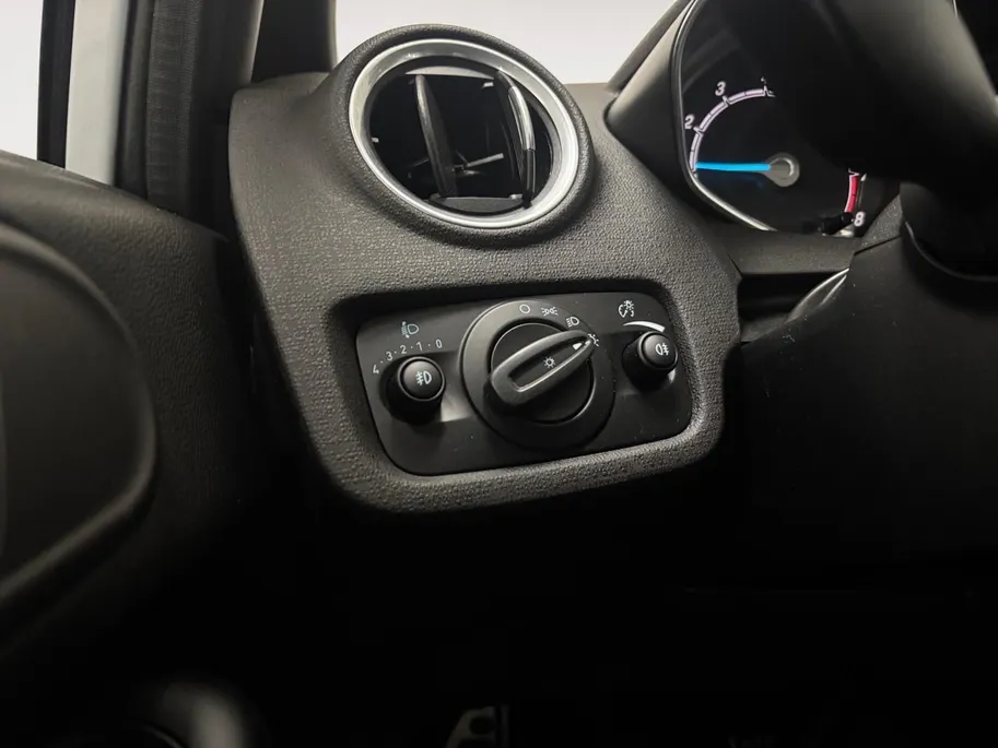 Ford Fiesta 1.0 EcoBoost ST Line NAVI AIRCO CRUISE CONTROLE LM VELGEN SPORTPAKKET ZEER DIKKE FIESTA VOLLEDIG ONDERHOUDEN VAN EEN LIEFHEBBER GEWEEST