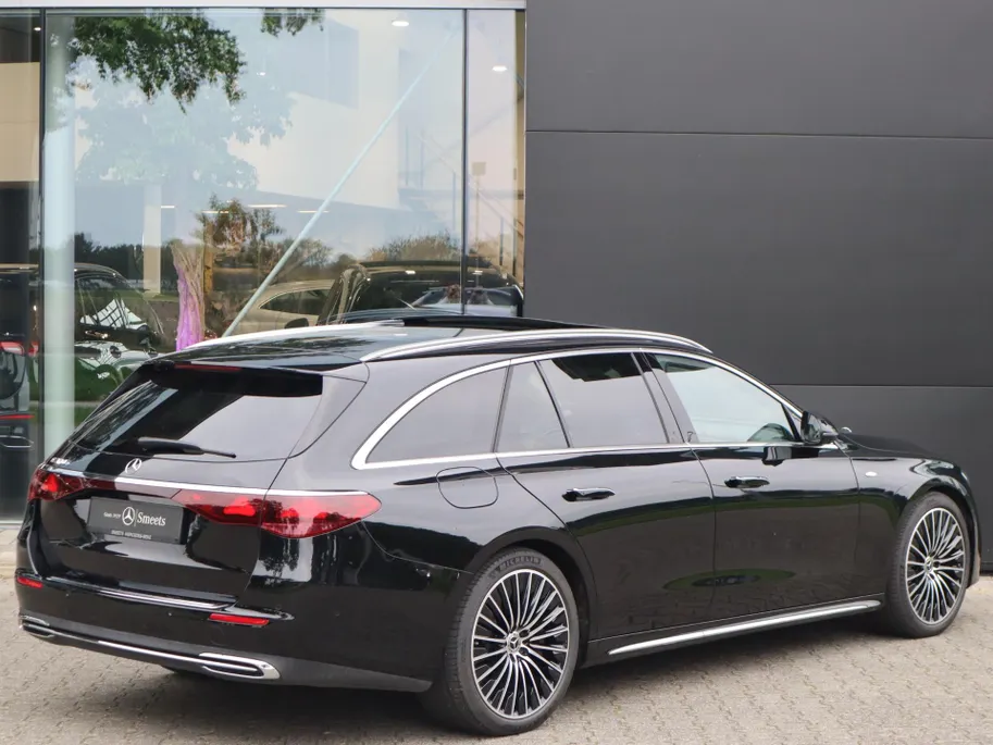 Mercedes-Benz E-Klasse Estate 300 e Exclusive Line l Trekhaak l Panoramadak l stoelverwarming l Leder