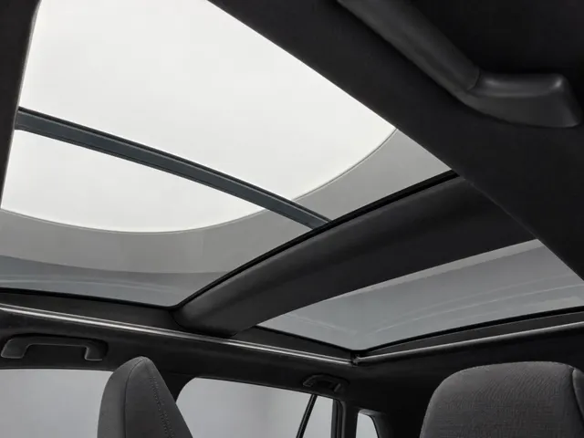 Toyota Corolla Cross 2.0 HP Hybrid Launch Edition | Panoramadak | All Seasons