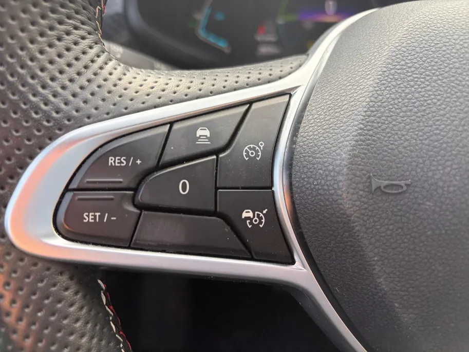 Renault Arkana 145PK E-Tech Hybrid R.S. Line Automaat | 1e eigenaar | 9,3' Navi | Camera | Climate Control | Adaptive Cruise Control | Stoel + Stuurwiel verwarming | Apple CarPlay/Android Auto | Parkeersensoren | Lichtmetalen Velgen |