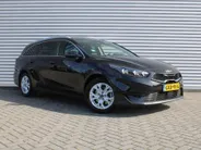 Kia Ceed Sportswagon 1.0 T-GDi DynamicPlusLine | Stoel- & stuurverwarming | Camera | Clima | Cruise | LED | Navi | Elek. achterklep | 16' LM |