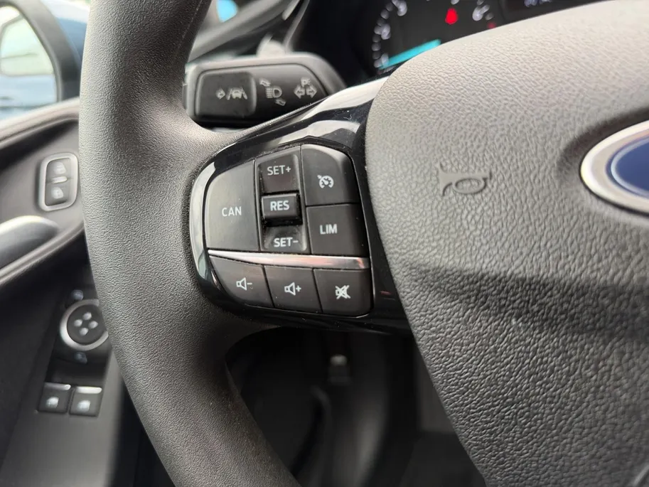 Ford Fiesta 1.1 Trend | Trekhaak | All Season Banden | Parkeersensoren Achter | Navigatie | Cruise Control | Voorruitverwarming | Airco | Apple Carplay & Android Auto | Bovag Garantie