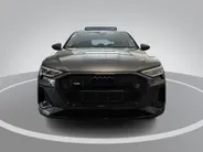 Audi e-tron 55 Quattro 408pk S Edition 95 kWh · SOH 95,8% · Panoramadak · Luchtvering · 360 Camera · Elek. Voorstoelen · Elek. Achterklep · Stoel-& Stuurverwarming · 21'' Inch ·