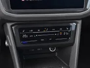Volkswagen Tiguan 1.5TSI/150PK Life Business Trekhaak · Camera + parkeersensoren · Navigatie