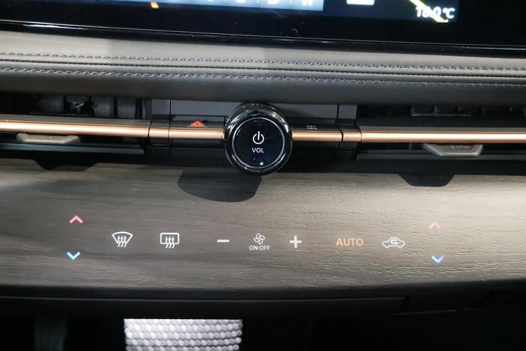 Nissan ARIYA Limited Edition 66 kWh *afneembare trekhaak*Achteruitrijcamera*Navigatie*Apple carplay& Androidauto*Parkeersensorenvoor en achter*Adaptive cruisecontrole*I-key*