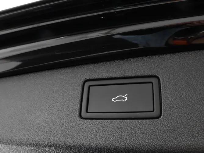 Volkswagen Tiguan Limited Edition 1.5 eHybrid 204 PK 6 versn. DSG · Design Pakket Dark · Trekhaak inklapbaar, met elektrische ontgrendeling, incl. aanhangermanoeuvreerhulp Trailer Assist · Voorraad OUTLET · Prijs is inclusief inruilpremie ·