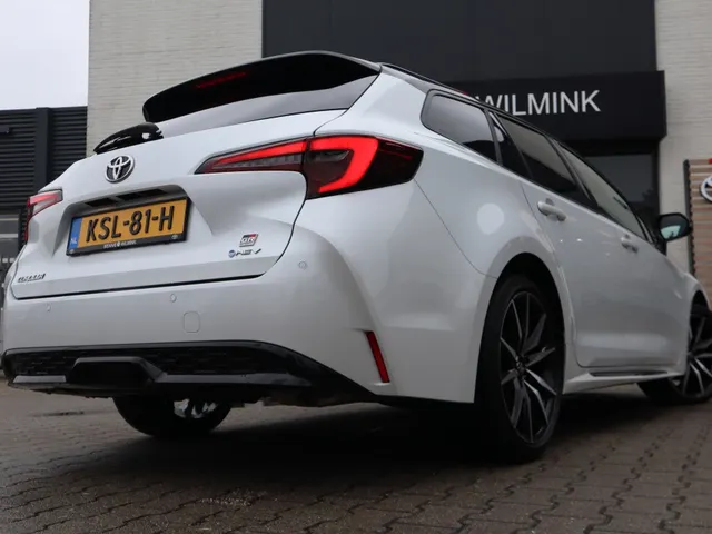 Toyota Corolla Touring Sports Hybrid 140 GR Sport | Blindspot | Parkeersensoren