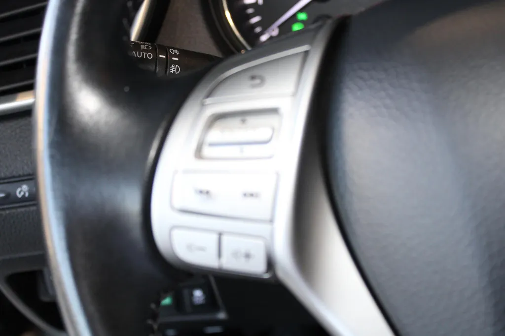 Nissan QASHQAI 1.2 Tekna | Automaat | Lederen bekleding | Electrische Stoel verstelling | 360grd camera | Parkeersensoren voor en achter | Dodehoek sensoren | Nette auto met weinig kilometers | Stoel verwarming |