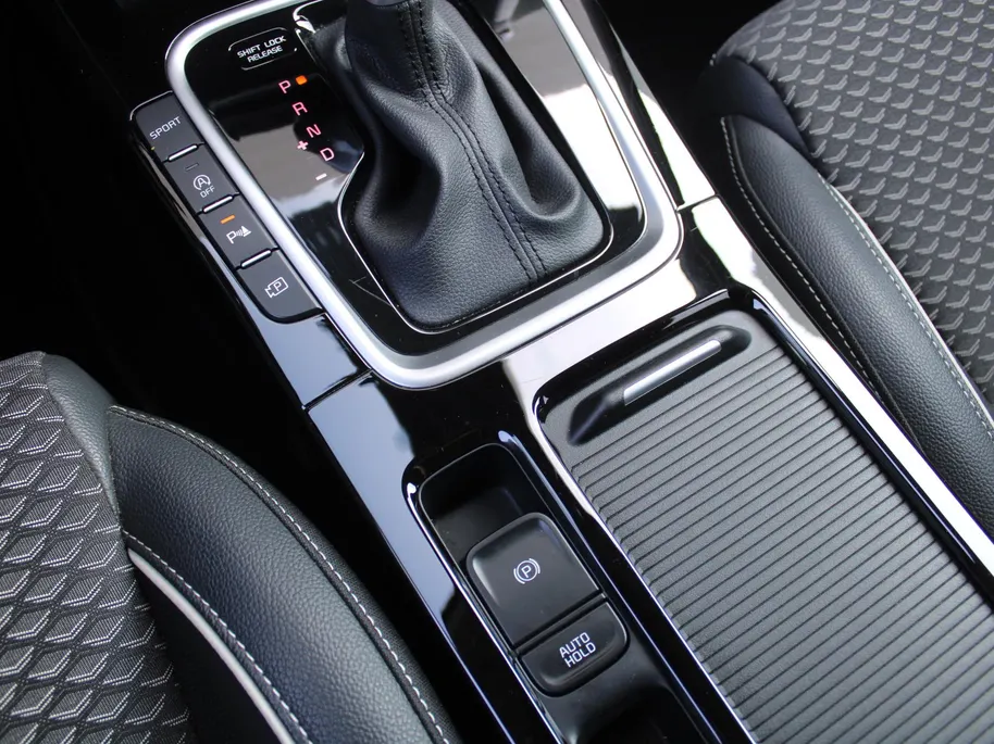 Kia Ceed Sportswagon 1.5 T-GDi DynamicPlusLine | Stoel- & stuurverwarming | Camera | Clima | Cruise adapt. | LED | Navi | Elek. achterklep | 16' LM |