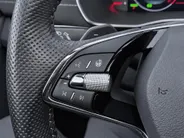 Škoda Octavia Combi 1.4TSI/245PK iV PHEV RS DSG · Panoramadak · Camera · Stoel + achterbank verwarmd · Canton Audio · Apple/Android Car Play ·