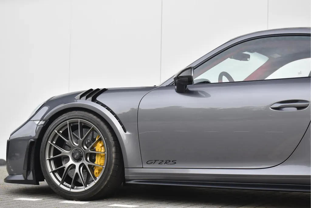 Porsche 911 GT2 RS 3.8