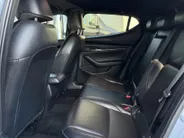 Mazda 3 2.0 e-SkyActiv-G M Hybrid 122 Comfort met Bose | Apple Carplay / Android Auto | Navigatiesysteem | Licht + Regensensor | Elektrisch Verstelbare Bestuurderstoel  | Stoel + Stuurverwarming | Parkeersensoren Voor + Achter | Camera Achter | 18'Lichtmetalen ve