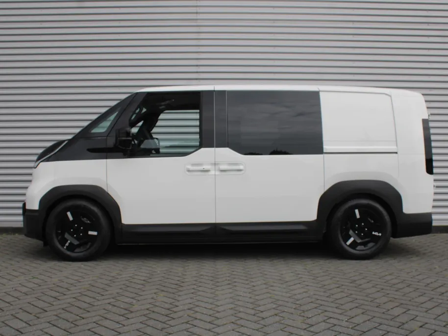 Kia PV5 L2H1 Elite DC 71.2 kWh | Luxe dubbele cabine | Zijwandbekleding | Vloerplaat | Privacy glass | Tot € 2.500 (inruil)voordeel bij aanschaf of 2,99% financiering |