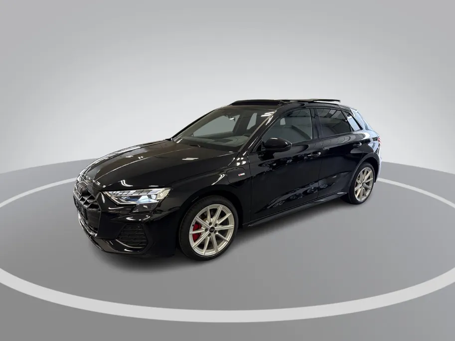 Audi A3 Sportback 45 TFSIe 272pk S-tronic S edition Competition · Panoramadak · Sonos Audio · Camera · Head-Up · Apple/Android Car Play · 18'' Inch · Garantie t/m 28-09-2030 of 100.000km