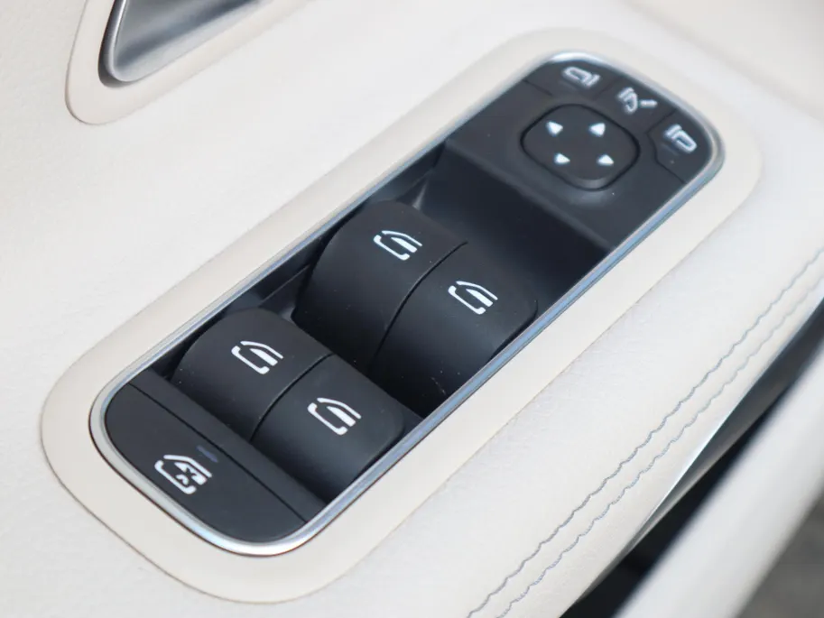 Mercedes-Benz A-Klasse 180 Star Edition Luxury Line l Keyless l Panoramadak l Stoelverwarming